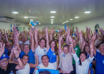 Bem posicionado nas pesquisas em Patos, Segundo Domiciano reúne multidão em evento com lideranças da oposição