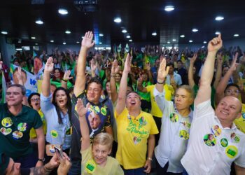 Efraim Filho e Walber Virgolino reúnem multidão em lançamento de campanha em João Pessoa