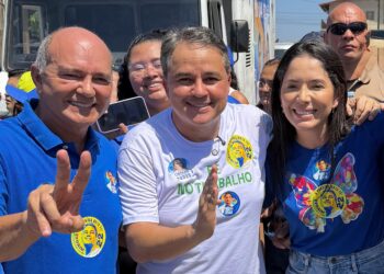 Com Laurinho e Geska, Efraim arrasta multidão e mostra força em Catolé do Rocha