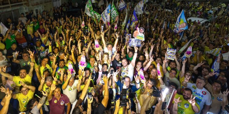 Efraim e Bruno voltam às ruas de Campina Grande e reúnem multidão no Santa Rosa