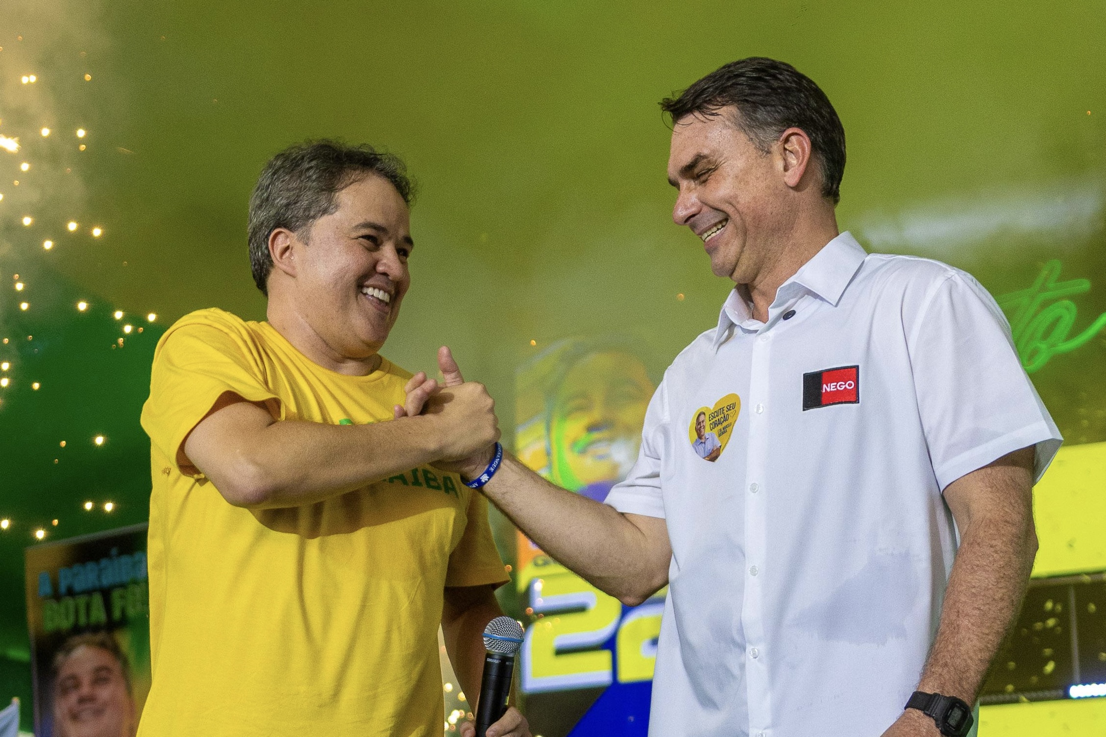 Efraim Filho e Flávio Bolsonaro na convenção estadual do PL em João Pessoa