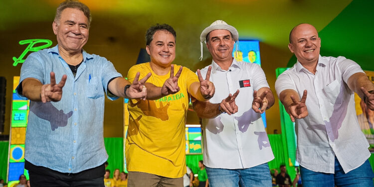 Após crescimento nas urnas, direita sai na frente e fará carreata de Flávio Bolsonaro neste domingo em João Pessoa